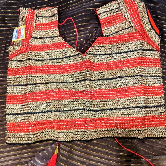 Party saree sequins work with a blouse.Rare find - Picture 2 of 4